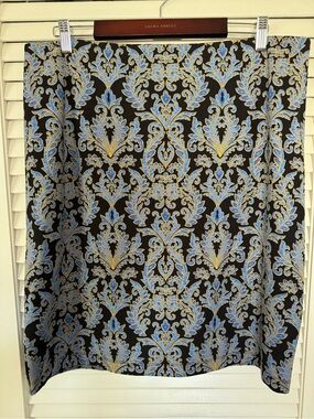 J. McLaughlin Black Pencil Skirt with Blue and Cream Damask Print